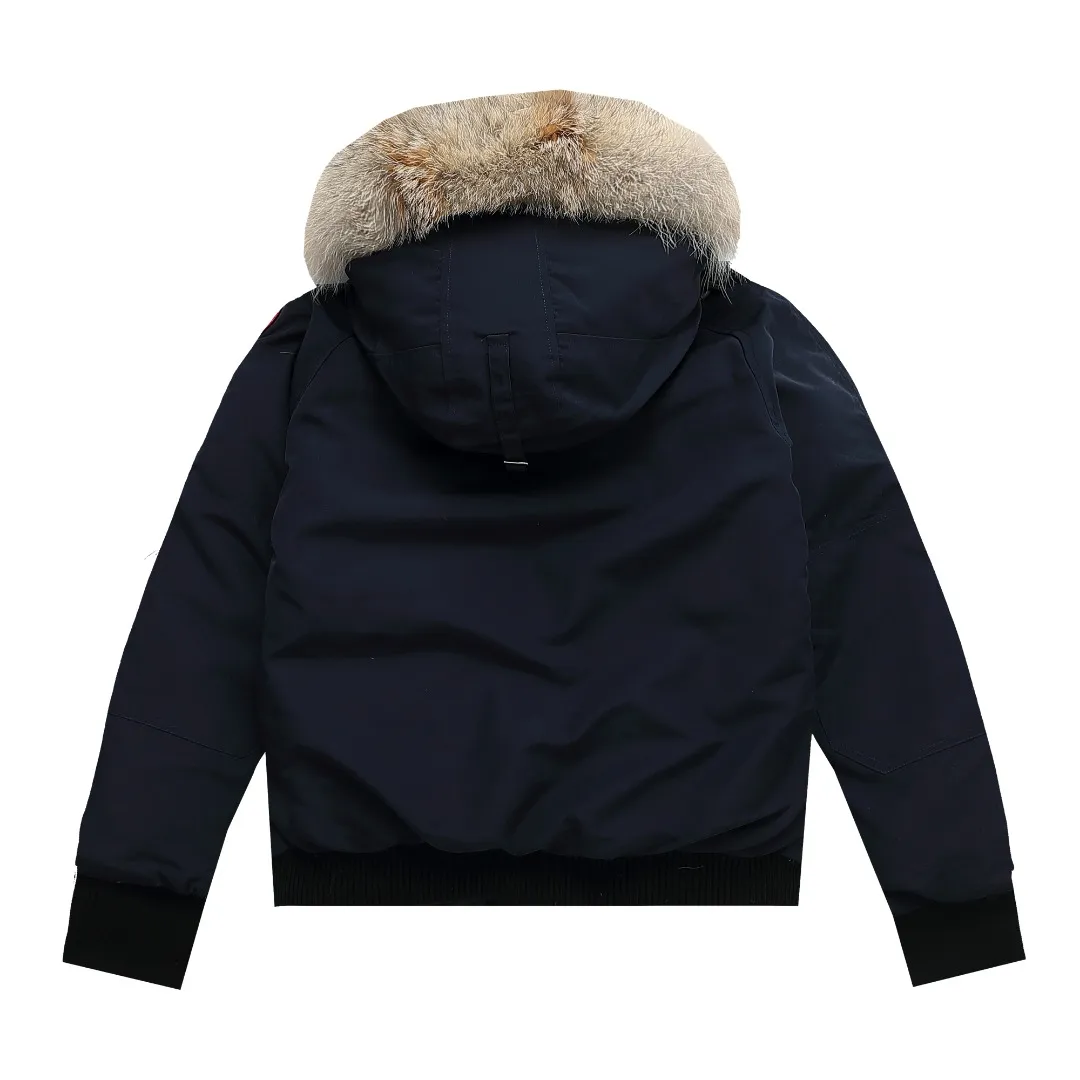 ：Black White Blue Royal Blue Red Green sizi： Canada Goose 01 ： ！ ， ！ ！ ！ CANADA GOOSE Chilliwack 01 ， ， 90 ， 。 Authentic ， 1:1 。 ， 2 ， ， 12 ， ， YKK ， ， 。 、 18 、 ，nfc 、 ， 。 、 ， 、 10 YKK ， ykk 。 、 12 ， 。 、 logo， ， Authentic。 、 ， ， ， ， 。 ，